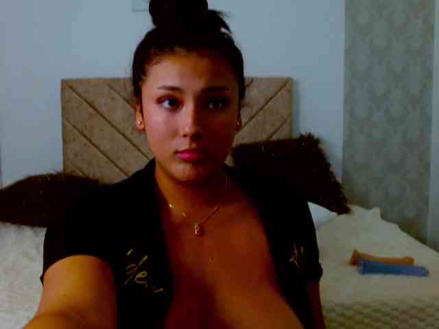 maggie-hills webcam
