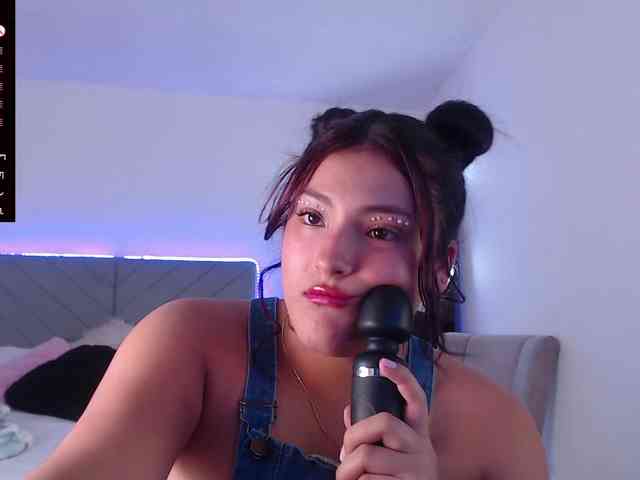 maggie-hills webcam
