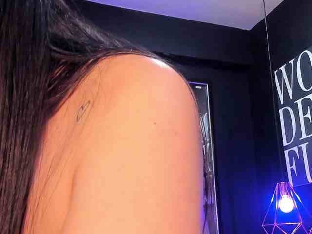 AnissaFox webcam