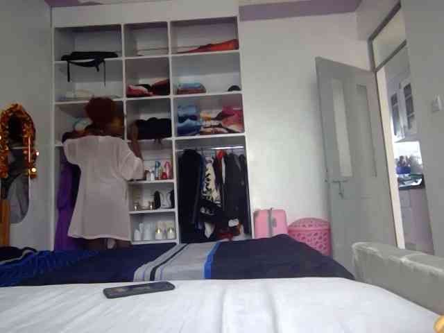 ValvetEllie webcam