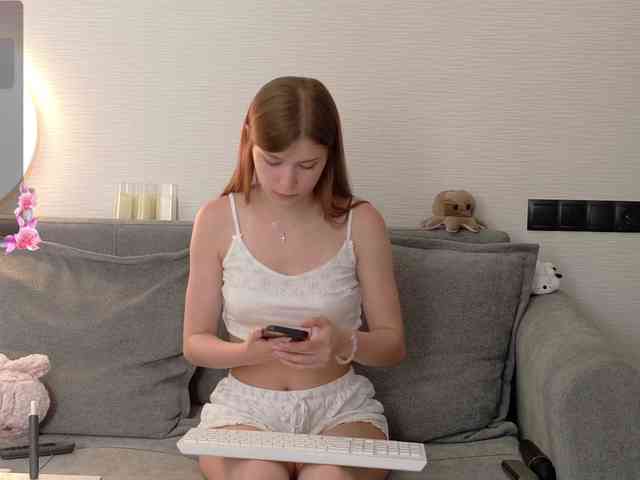 Sweet-Mila webcam
