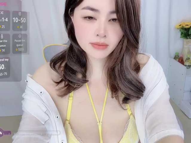 CN-weiwei's BongaCams show and profile