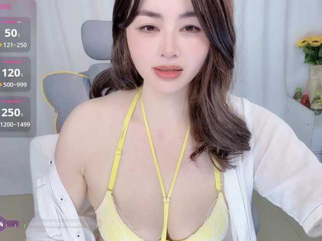 CN-weiwei's BongaCams show and profile