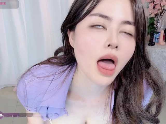 CN-weiwei's BongaCams show and profile