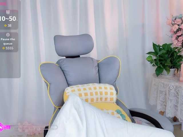 CN-weiwei's BongaCams show and profile