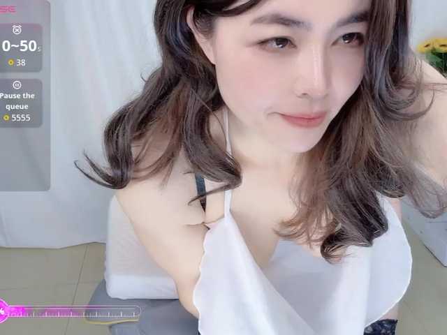 CN-weiwei's BongaCams show and profile