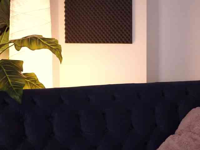 DiannaDior webcam