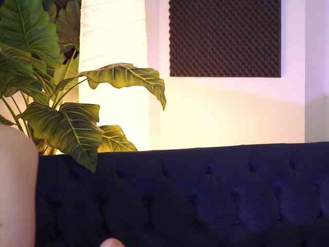 DiannaDior webcam