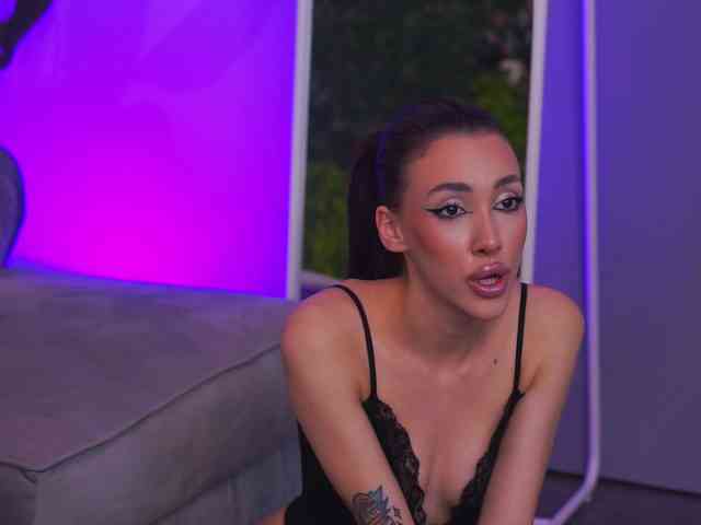 DiannaDior webcam