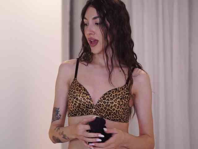 DiannaDior webcam