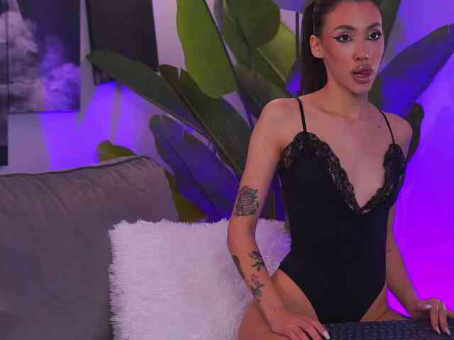DiannaDior webcam
