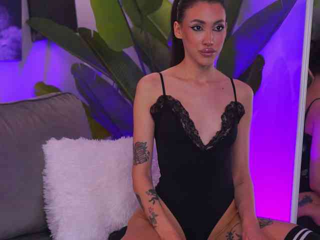 DiannaDior webcam
