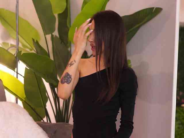 DiannaDior webcam