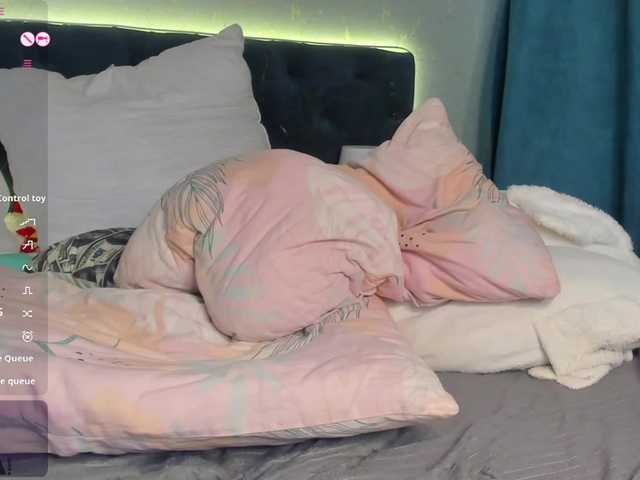 Xna's BongaCams show and profile