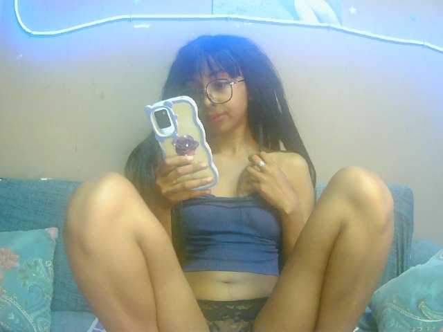 le modèle Marinahgrey est en webcam porno dans un show sur le site bongacams, il possède les tags suivants: Ebony,Brunette,Shaved