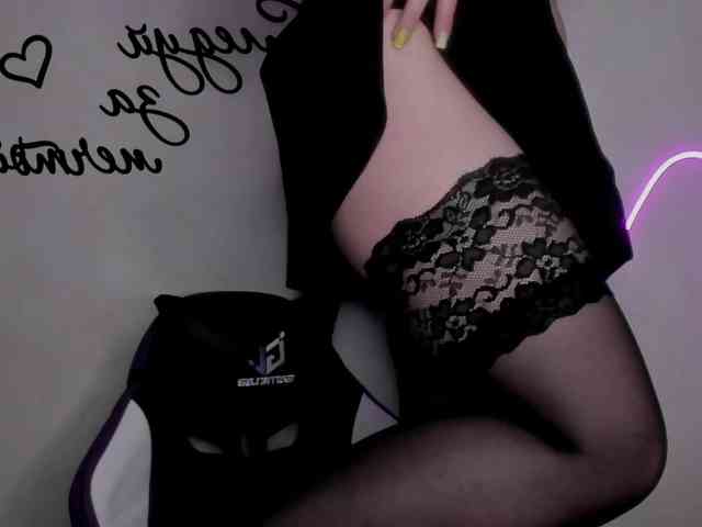 EllyBurton webcam