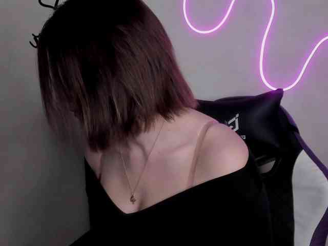 EllyBurton webcam