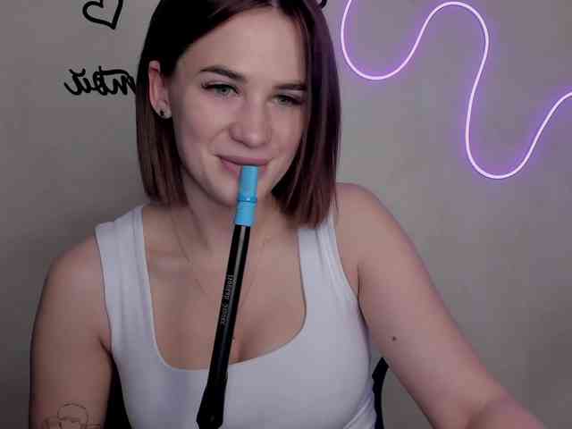 EllyBurton webcam