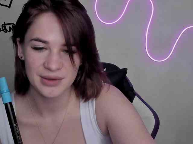EllyBurton webcam