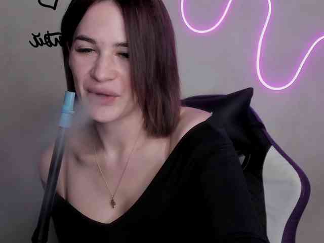 EllyBurton webcam
