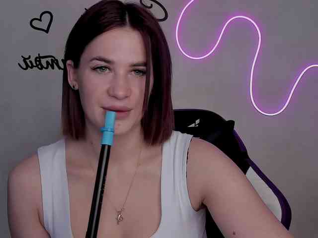 EllyBurton webcam