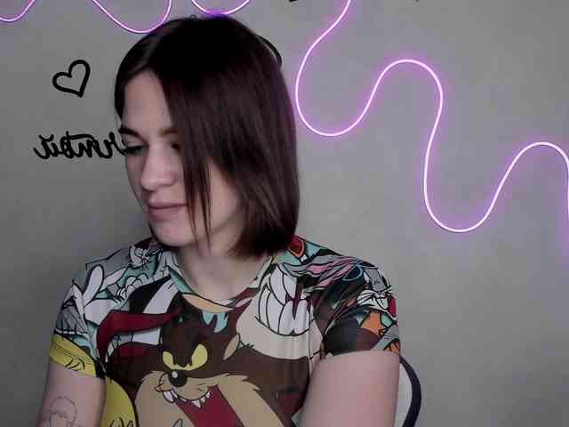 EllyBurton webcam