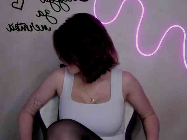 EllyBurton webcam