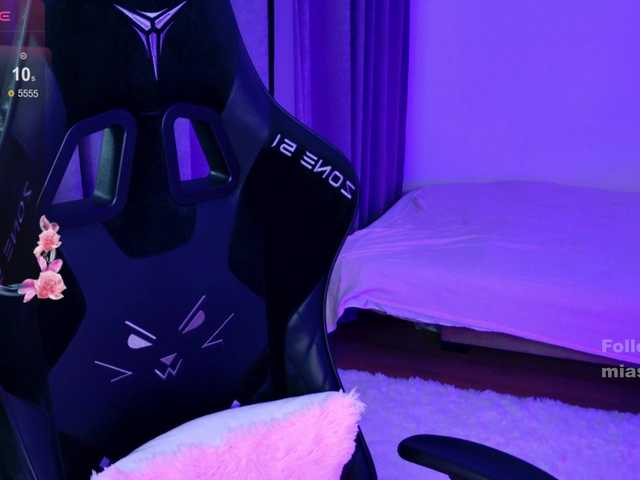 MiaScarlet's BongaCams show and profile