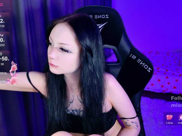 MiaScarlet's BongaCams show and profile