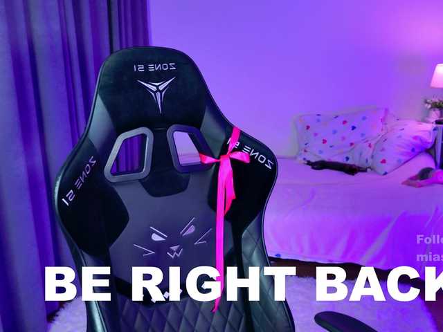 MiaScarlet's BongaCams show and profile