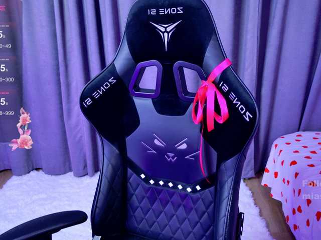 MiaScarlet's BongaCams show and profile