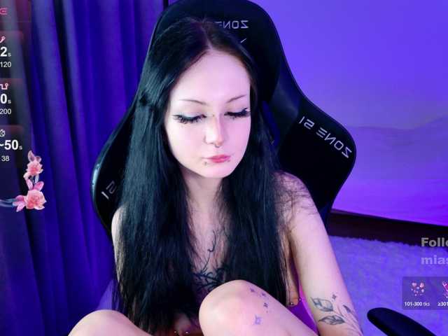 MiaScarlet's BongaCams show and profile