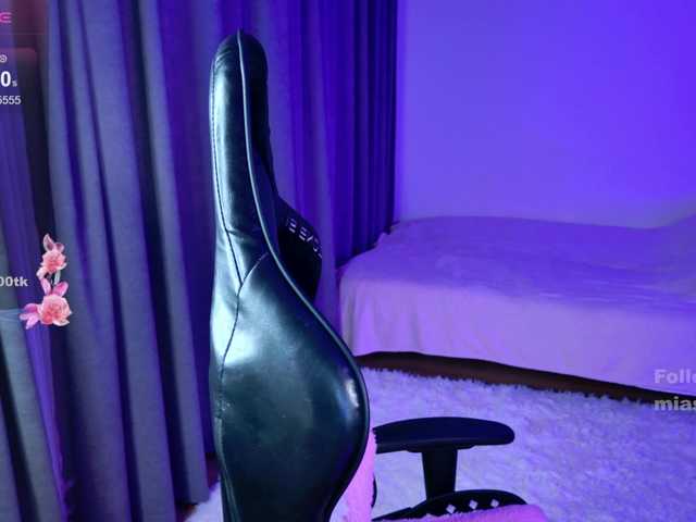 MiaScarlet's BongaCams show and profile