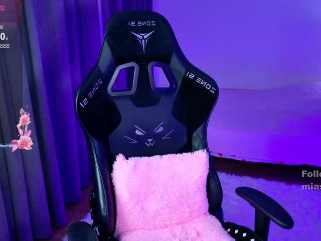 MiaScarlet's BongaCams show and profile