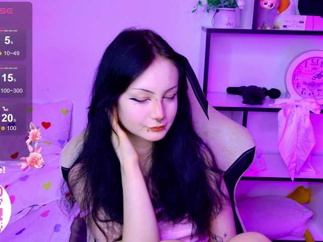 MiaScarlet's BongaCams show and profile