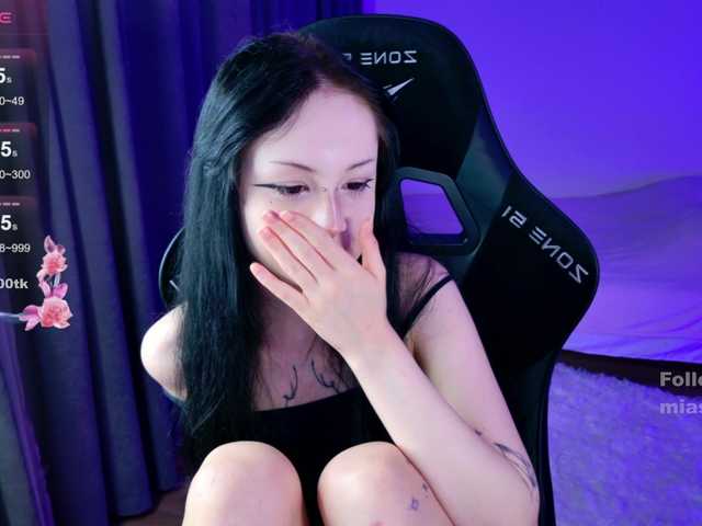 MiaScarlet's BongaCams show and profile