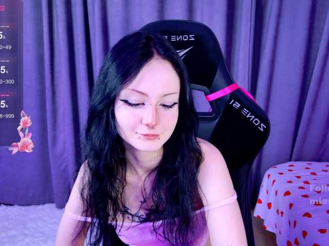 MiaScarlet's BongaCams show and profile