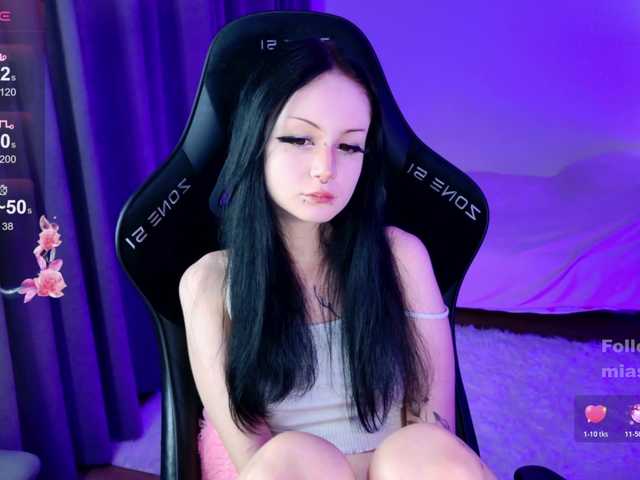 MiaScarlet's BongaCams show and profile