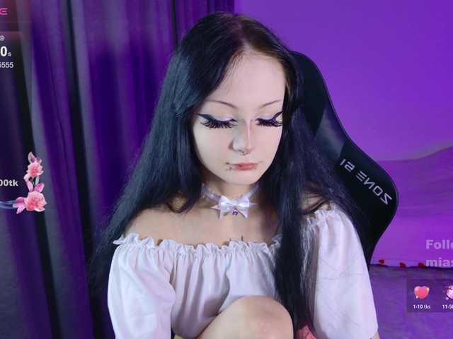 MiaScarlet's BongaCams show and profile