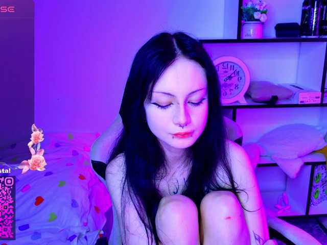  MiaScarlet chat room