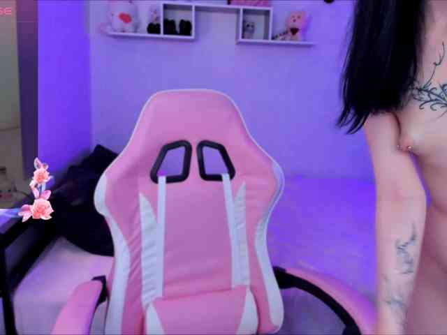 MiaScarlet webcam