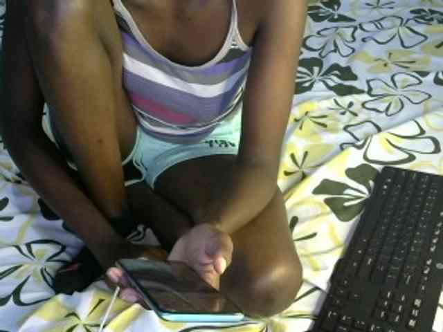 Legitimatehoe25 webcam
