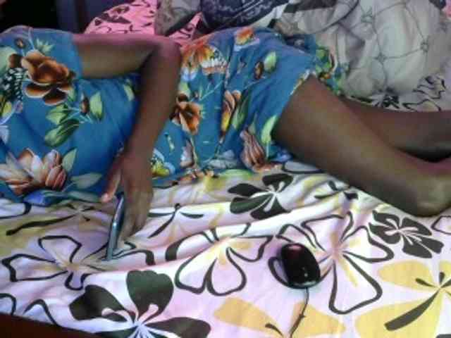 Legitimatehoe25 webcam