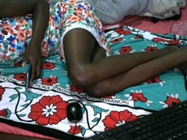 Legitimatehoe25 webcam