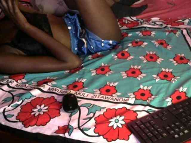 Legitimatehoe25 webcam