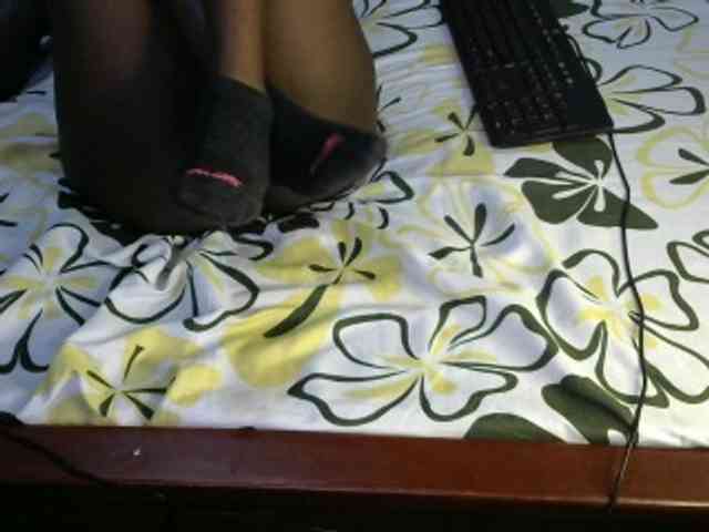 Legitimatehoe25 webcam