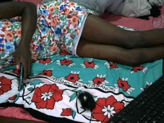 Legitimatehoe25 webcam