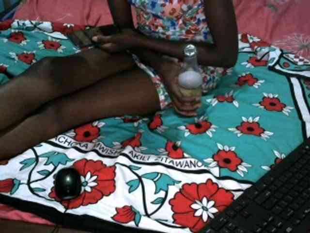 Legitimatehoe25 webcam