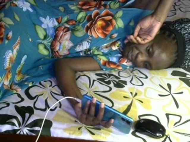 Legitimatehoe25 webcam