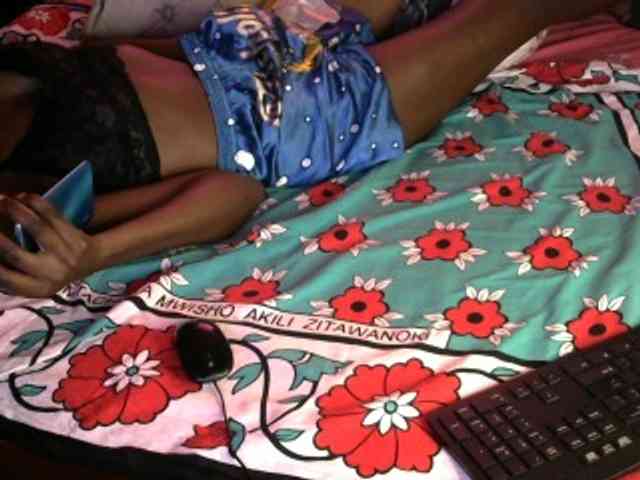 Legitimatehoe25 webcam